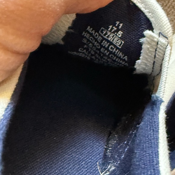 Old Navy Brand, White Slip-On Sneakers, Little Boys size 11, NWT - Picture 8 of 10